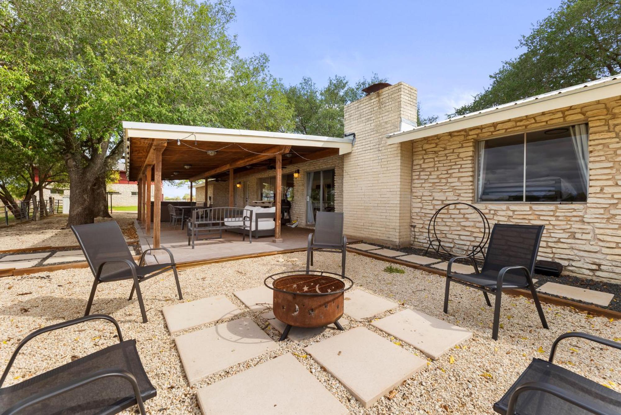 Farm Retreat With Jacuzzi, Fire Pit, Mini Goats, Mini Ponies And Mini Cows Villa San Marcos Szoba fotó