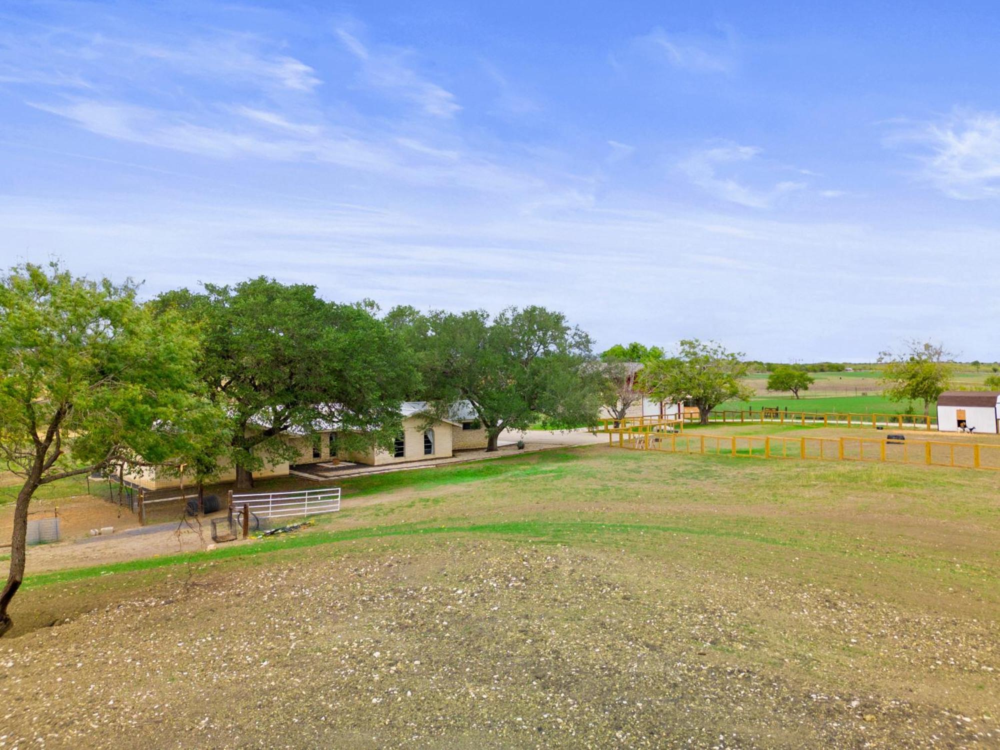 Farm Retreat With Jacuzzi, Fire Pit, Mini Goats, Mini Ponies And Mini Cows Villa San Marcos Szoba fotó